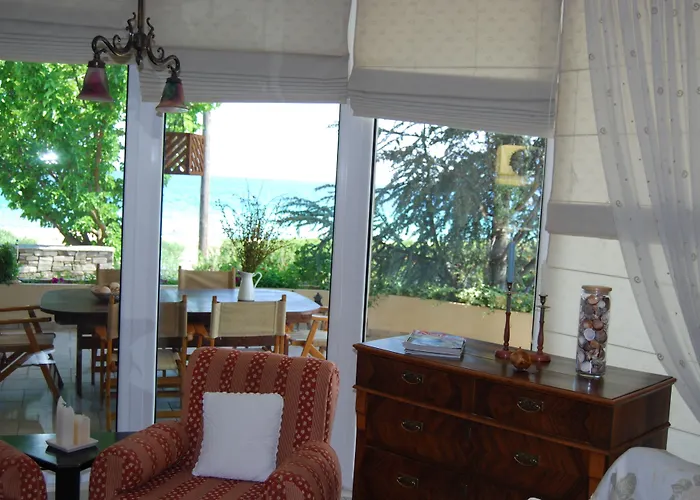 Blue Crystal Villa Nea Iraklitsa